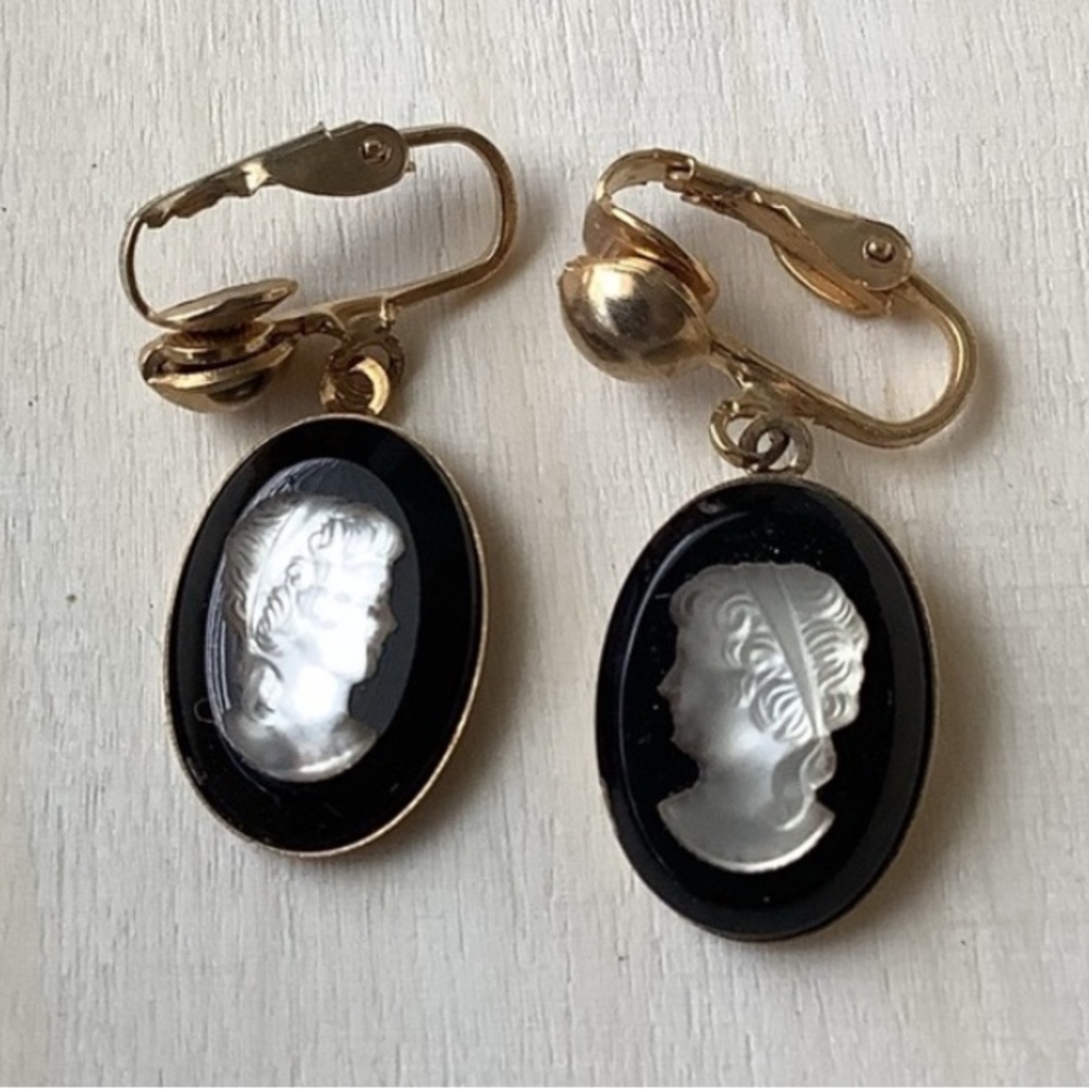 new vintage black cameo earrings (clip on)